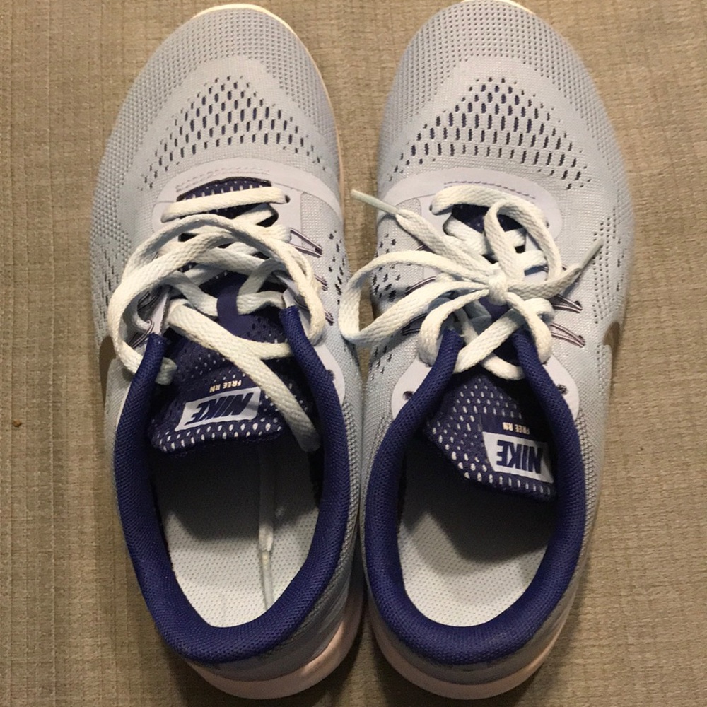 Blue Nike’s size 6y